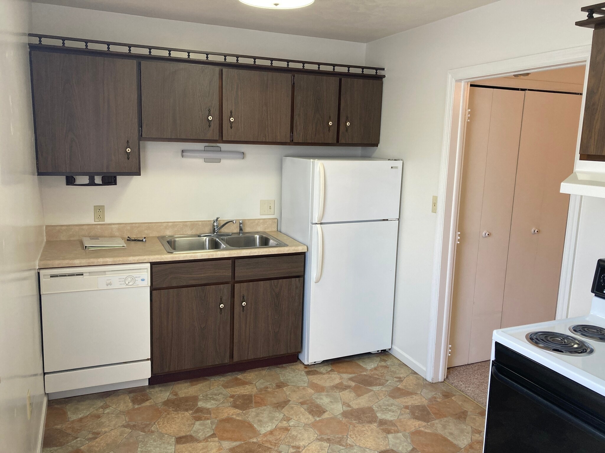 Building Photo - 2275 N Cable Rd