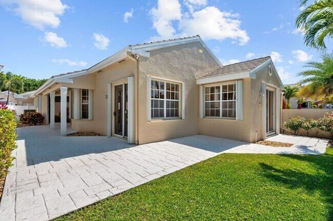Building Photo - 8170 Hampton Wood Dr