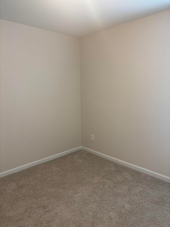 Building Photo - 1785 Snead Dr