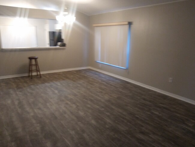 Building Photo - 1840 Kettler Dr