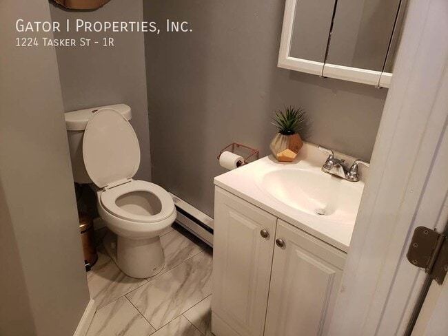 Building Photo - 1224 Tasker St