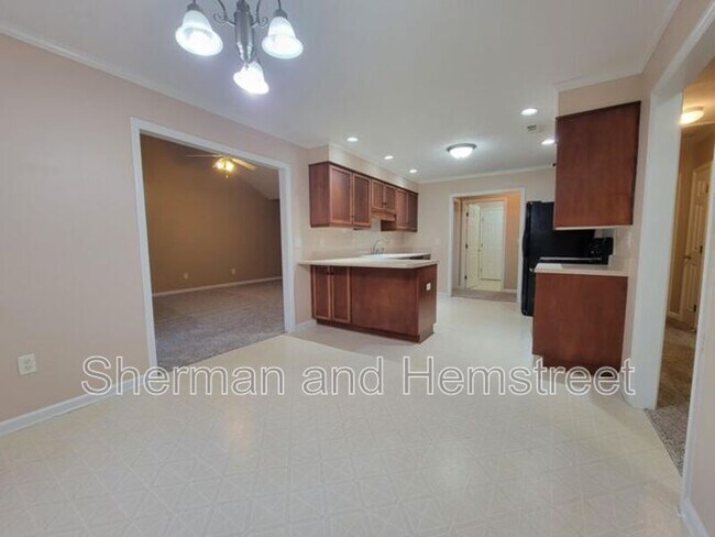 Building Photo - 914 Cannock St
