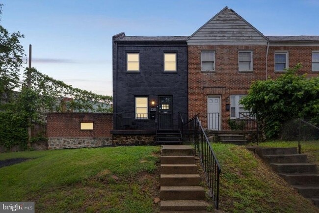 Primary Photo - 3310 Elbert St