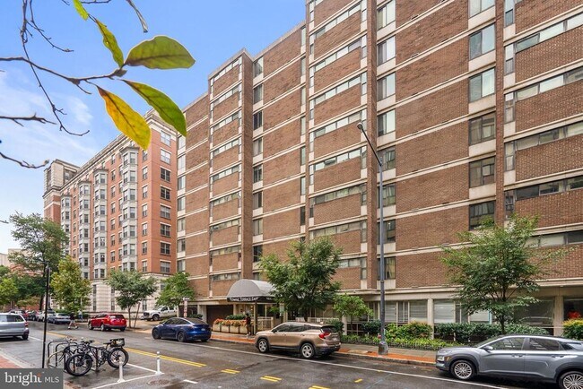 Building Photo - 1420 N St NW