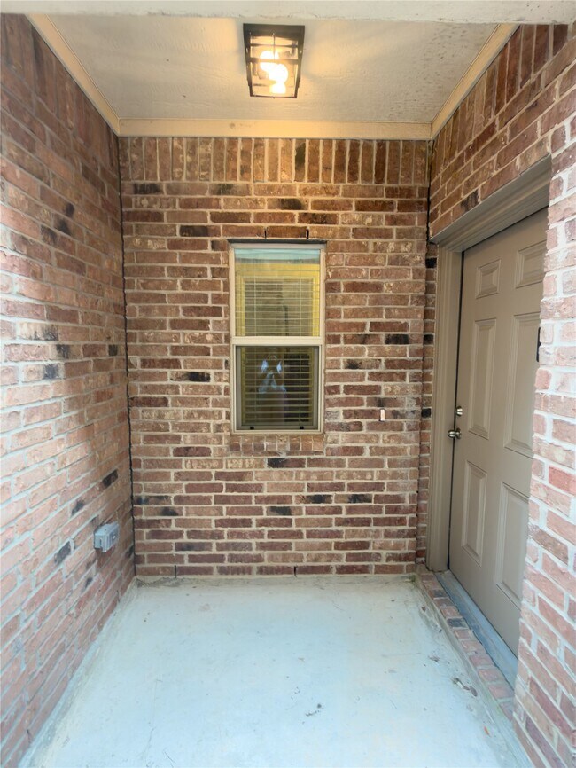 Building Photo - 17035 Amarose Dr