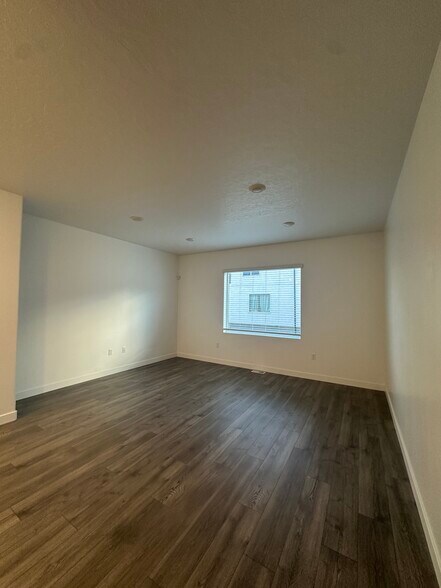 Building Photo - 1146 W 340 S