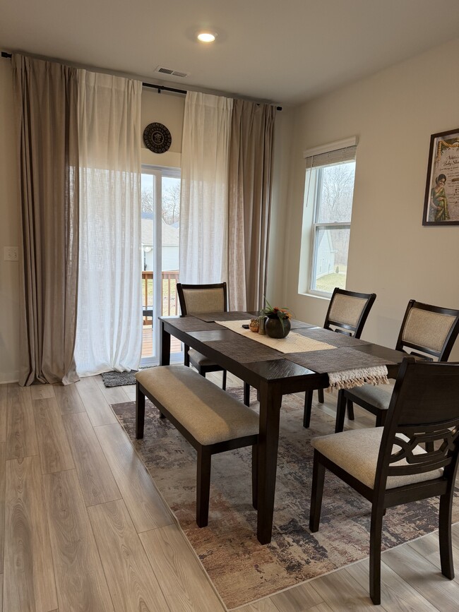 Building Photo - 213 Tartan Dr