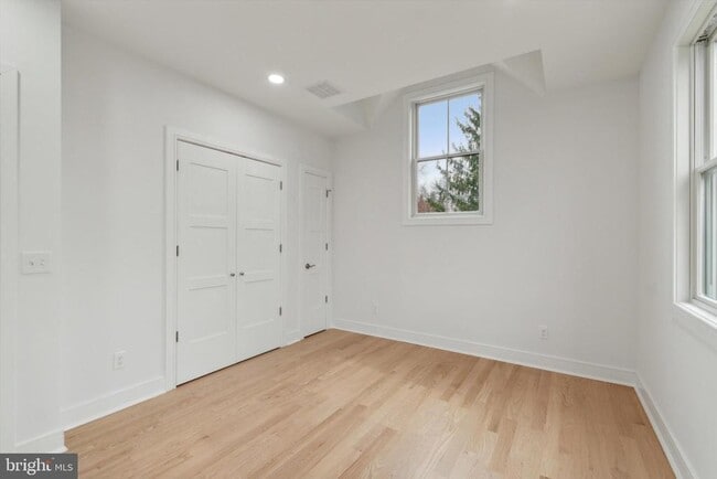 Building Photo - 35 Sycamore Pl