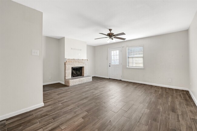 Building Photo - 6358 Creekbend Dr