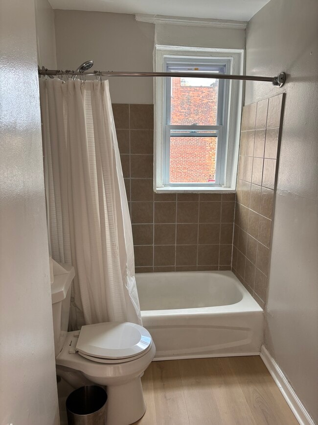 Building Photo - 243 Niagara St