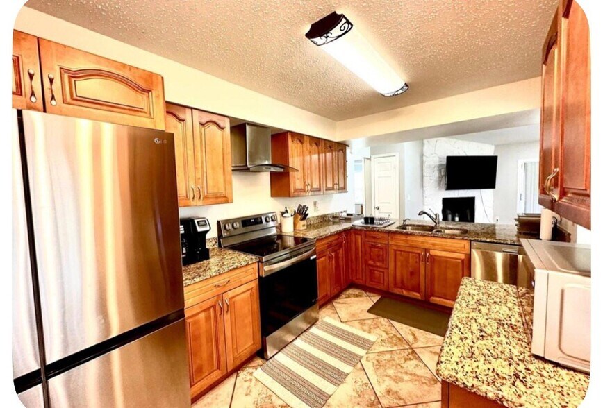 Building Photo - 5026 Oakshire Dr