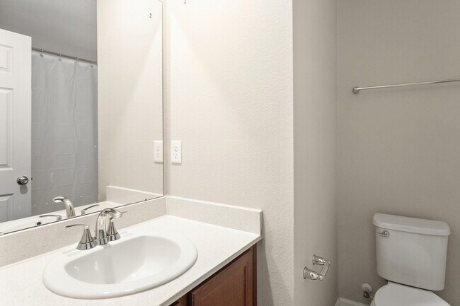 Building Photo - 3 Bedroom / 2.5 Bathroom Townhouse in the Meadows at Oakleaf
