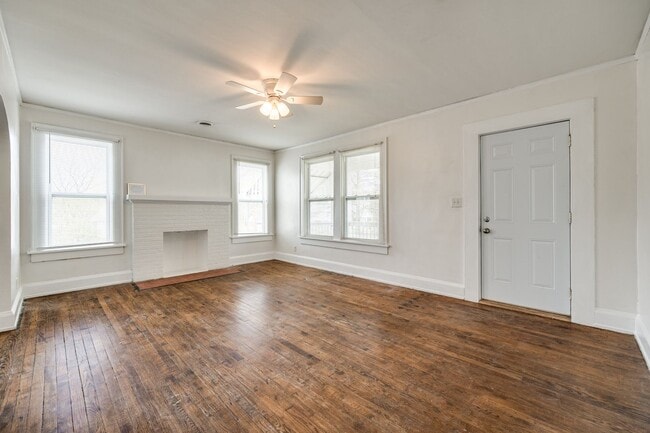 Building Photo - 2 Bedroom 1.5 bath All Brick Ranch in Rock...