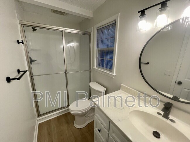 Building Photo - 300 Quincannon Rd