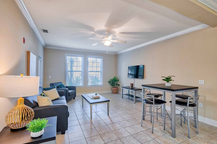 Primary Photo - Lyons Corner