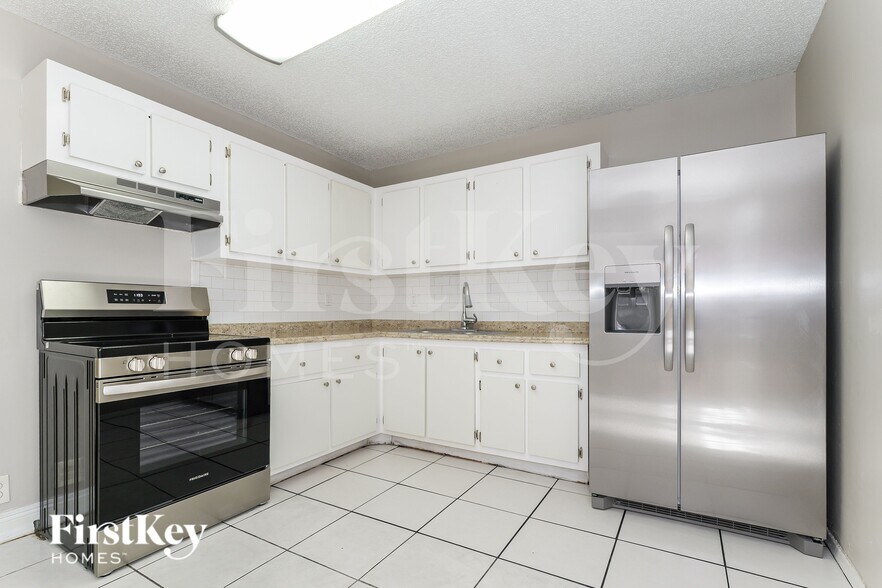 Building Photo - 6129 Moonbeam Dr