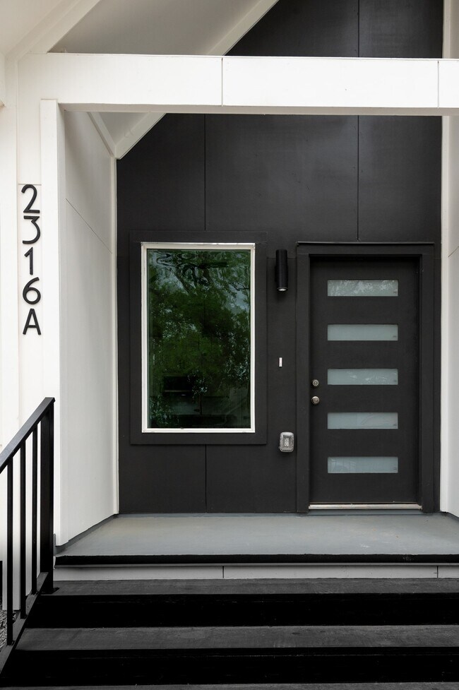 Building Photo - 2316 McKee St