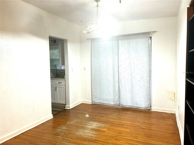 Building Photo - 112 Dahlia Dr