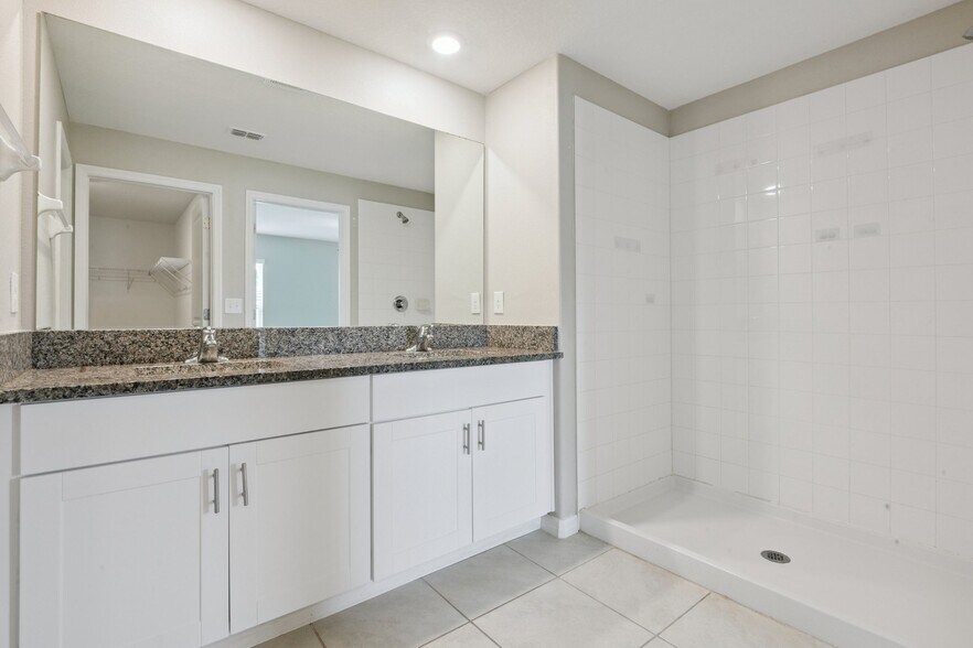 Building Photo - 5436 Blue Azure Dr