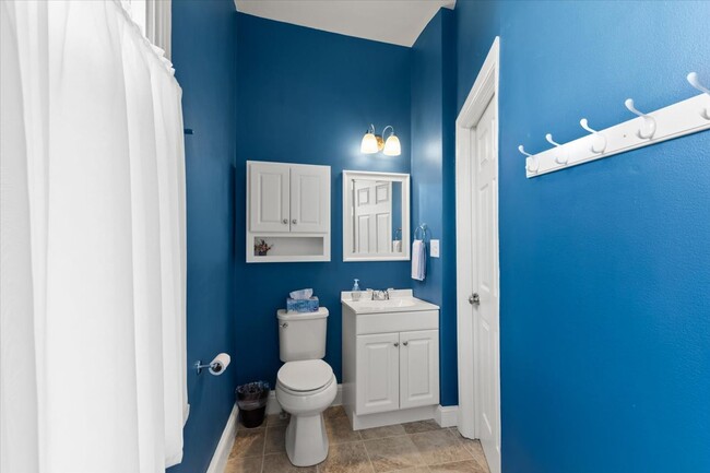 Building Photo - Beautiful 3BR 2.5 BA Townhouse in Downtown...