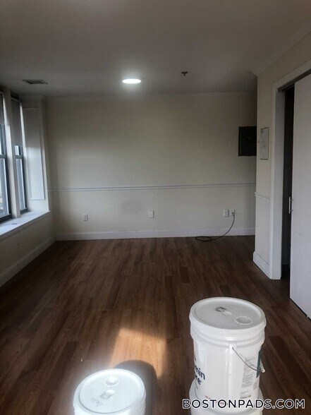 Building Photo - 1126 Boylston St