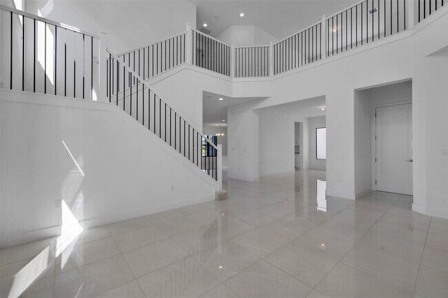 Building Photo - 8551 Swinley Frst Wy