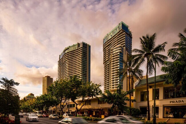 Building Photo - Rarely Available 1 Bed 2 Bath Long-Term in...