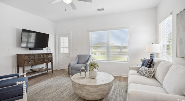 Building Photo - 31 Quaker Rdg Dr