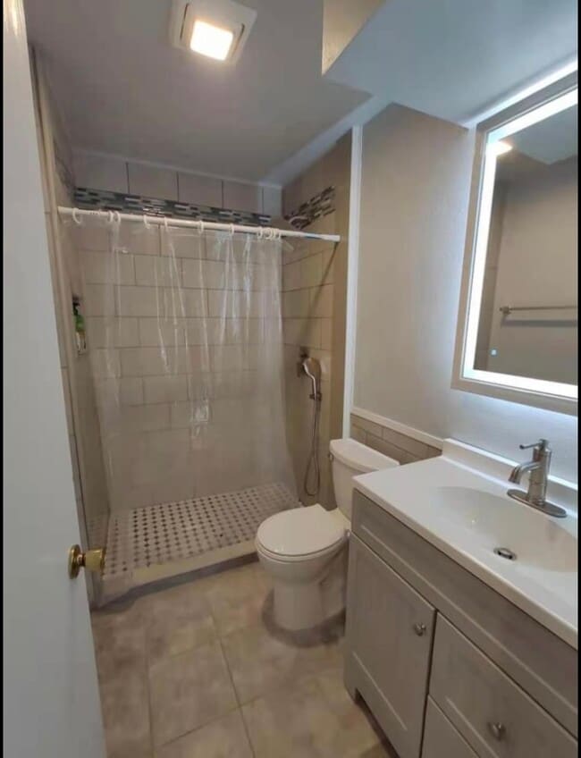 Building Photo - 700 Old Lane Rd