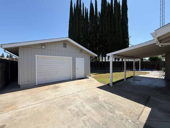 Building Photo - 1120 Landreth Ct