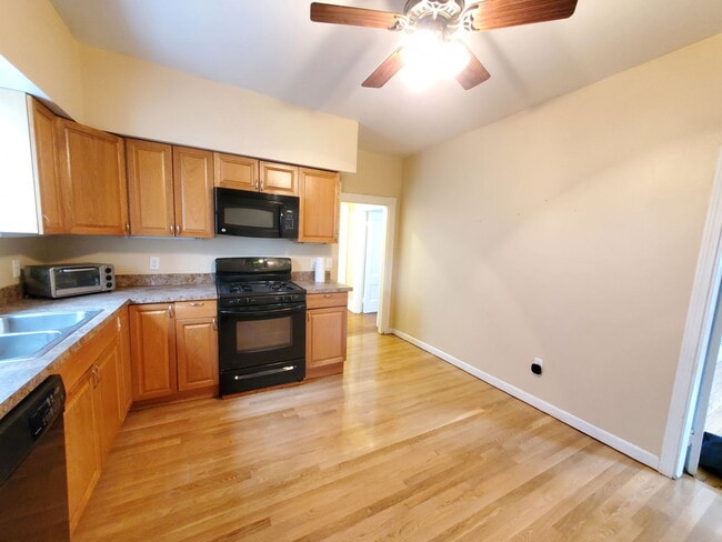 Building Photo - 72 Marshall St