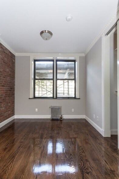 Building Photo - 326 E 100th St