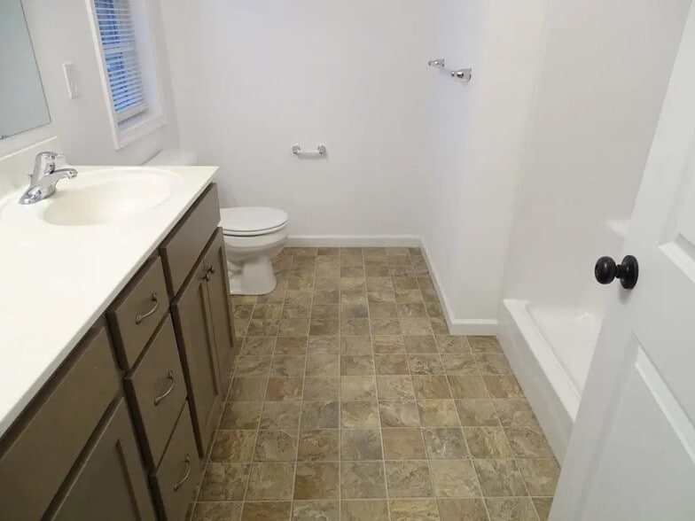 Building Photo - 4 Maize Cir