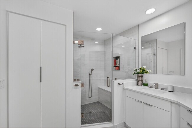 Building Photo - 773 Windermere Way