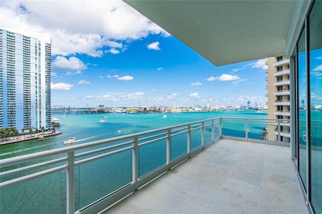 Building Photo - 900 Brickell Key Blvd