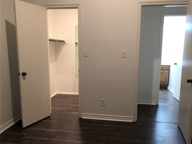 Building Photo - 2730 Silver Creek Dr