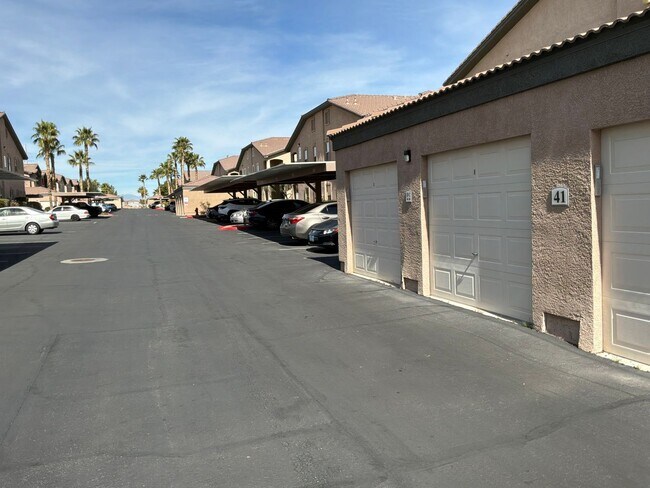 Building Photo - 2 bedroom 2 bathroom Condo