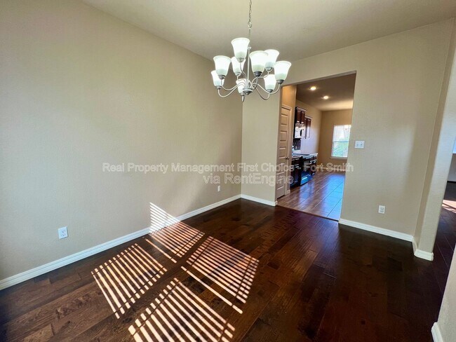 Building Photo - 615 Ridge Point Dr