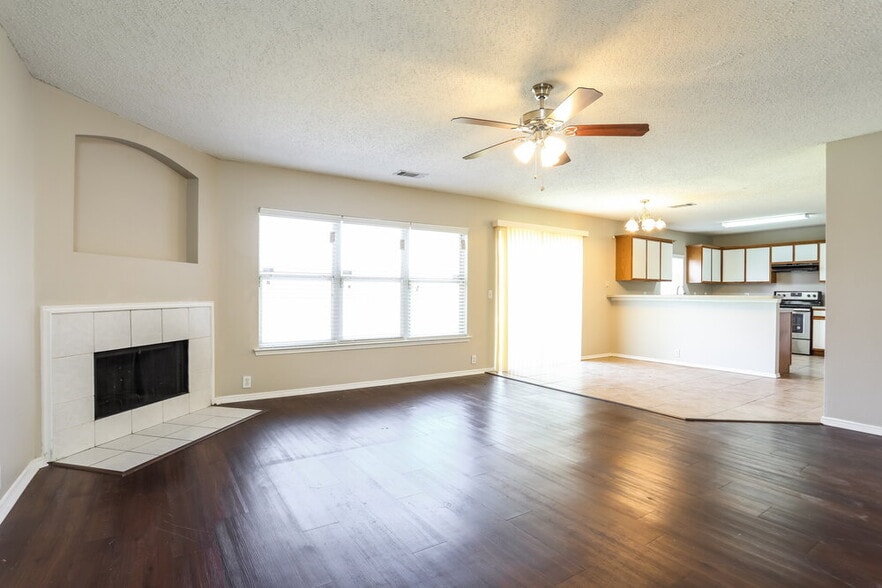 Building Photo - 1511 Columbia Dr