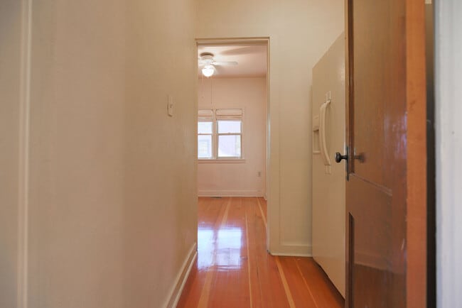 Building Photo - 802 Ussie Ave
