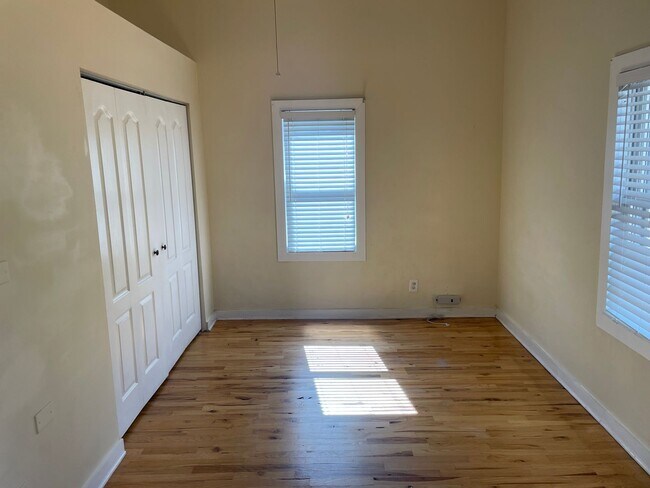 Building Photo - Historic Ybor City Bungalow