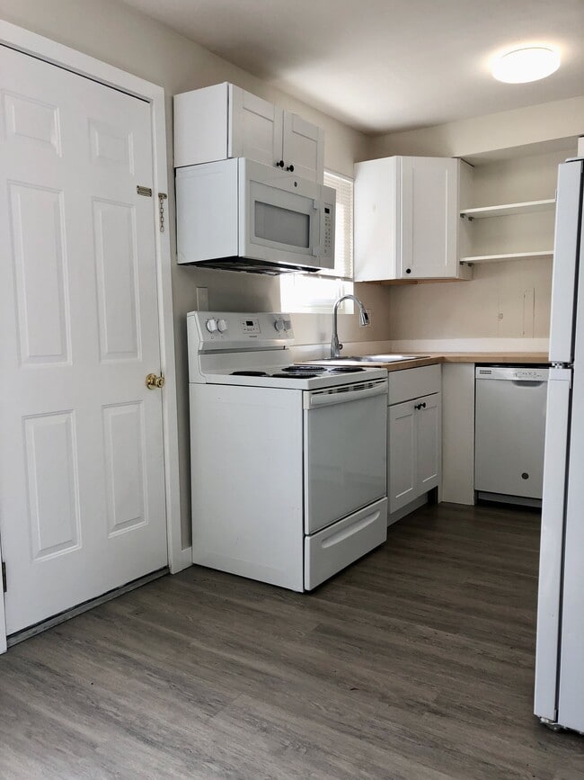 Building Photo - 3601 NE 73rd Pl