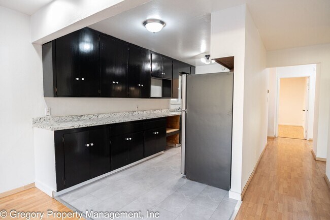 Building Photo - 2211 Pacific Ave