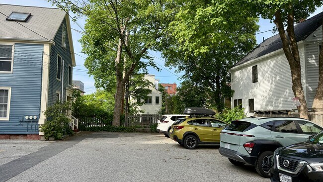 Building Photo - All Inclusive West End Condo-Fully Furnished with Parking!