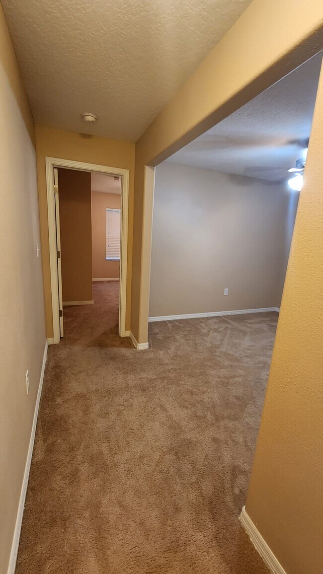 Building Photo - 372 Carina Cir