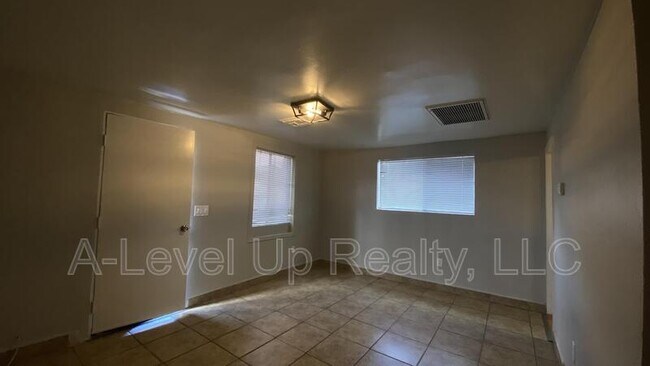 Building Photo - 3909 S 14th Ave