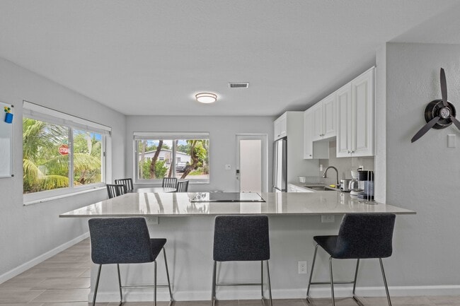 Building Photo - 1007 NE 9th Ct