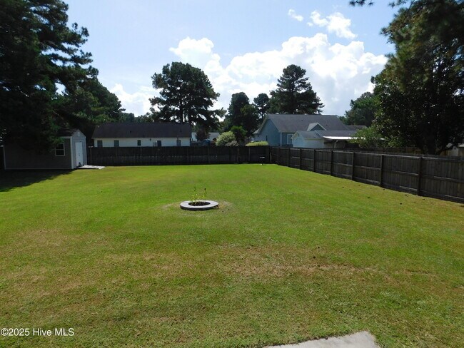 Building Photo - 305 Gibbs Rd