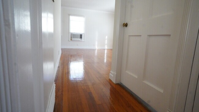 Building Photo - 5025 Cahuenga Blvd