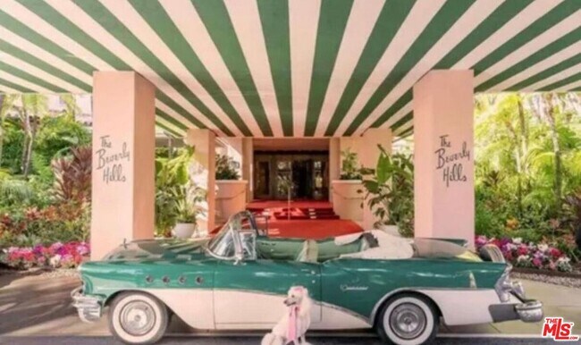 Building Photo - 439 N Doheny Dr